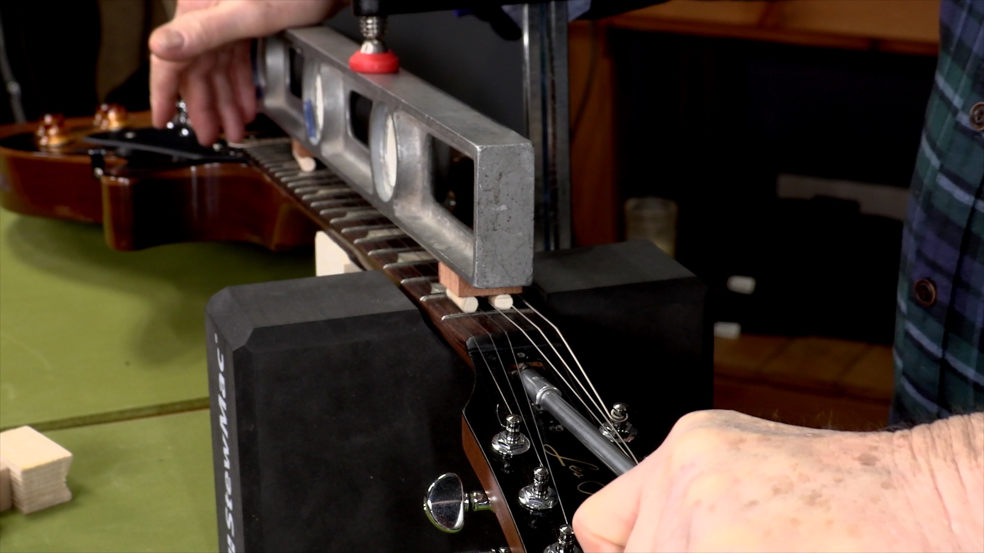 Comment régler votre tige de réglage sans casser votre guitare