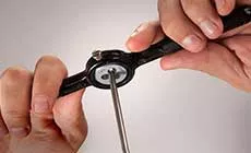 Couper le écrou sur un tige de réglage