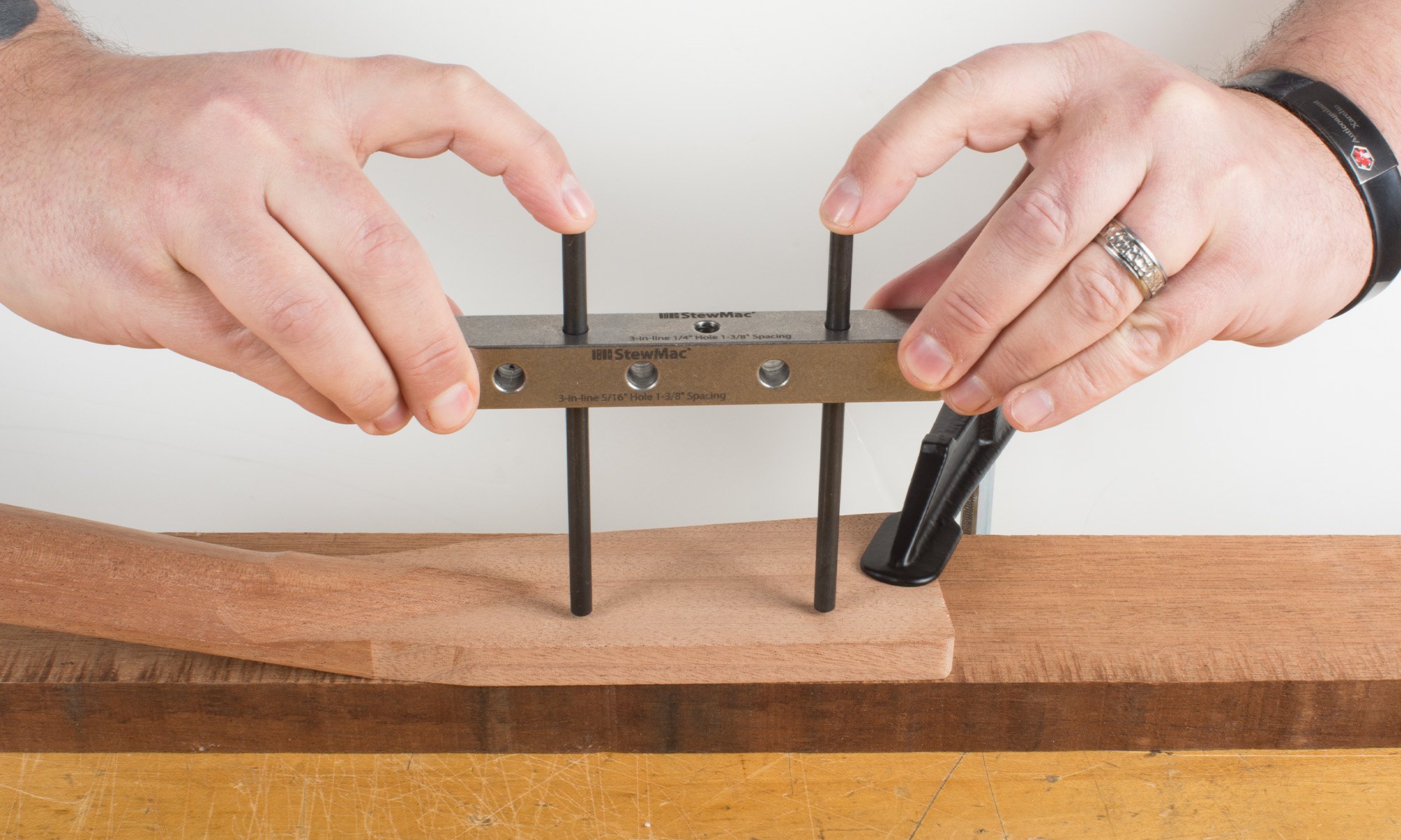 Instructions pour le gabarit de perçage Guitar Tuner 