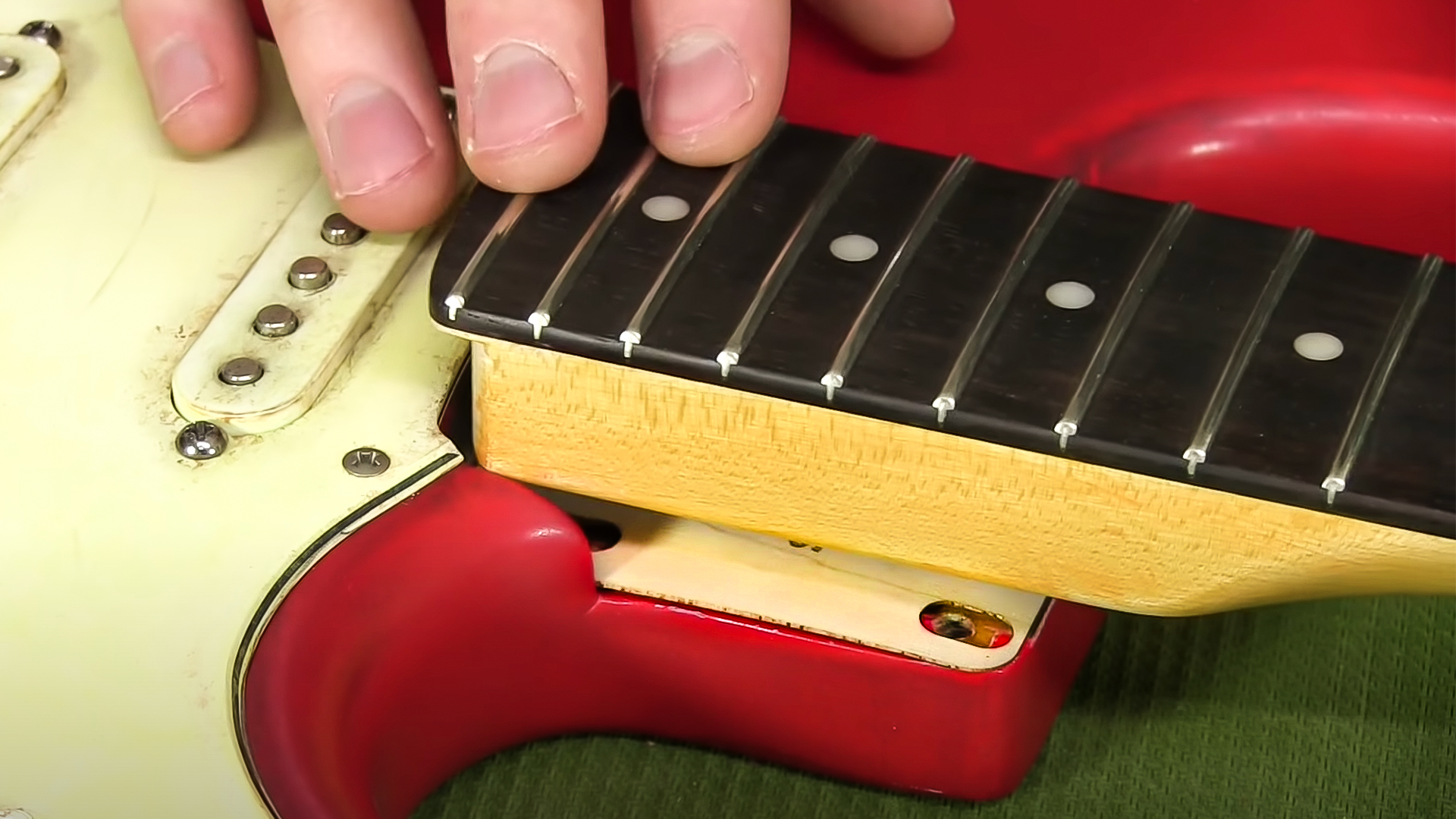 Changez l’angle d’un manche avec les cales de col StewMac