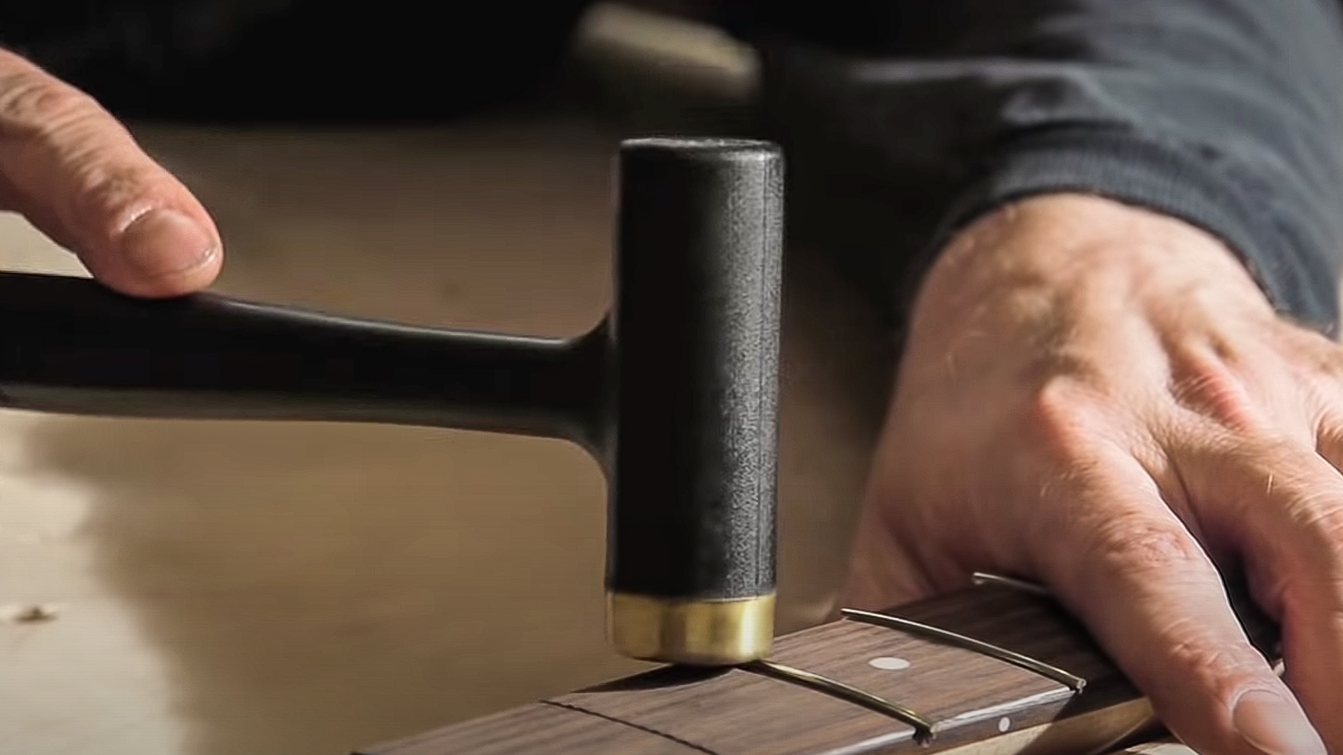 Marteau à frettes à inertie contrôlée (sans rebond)