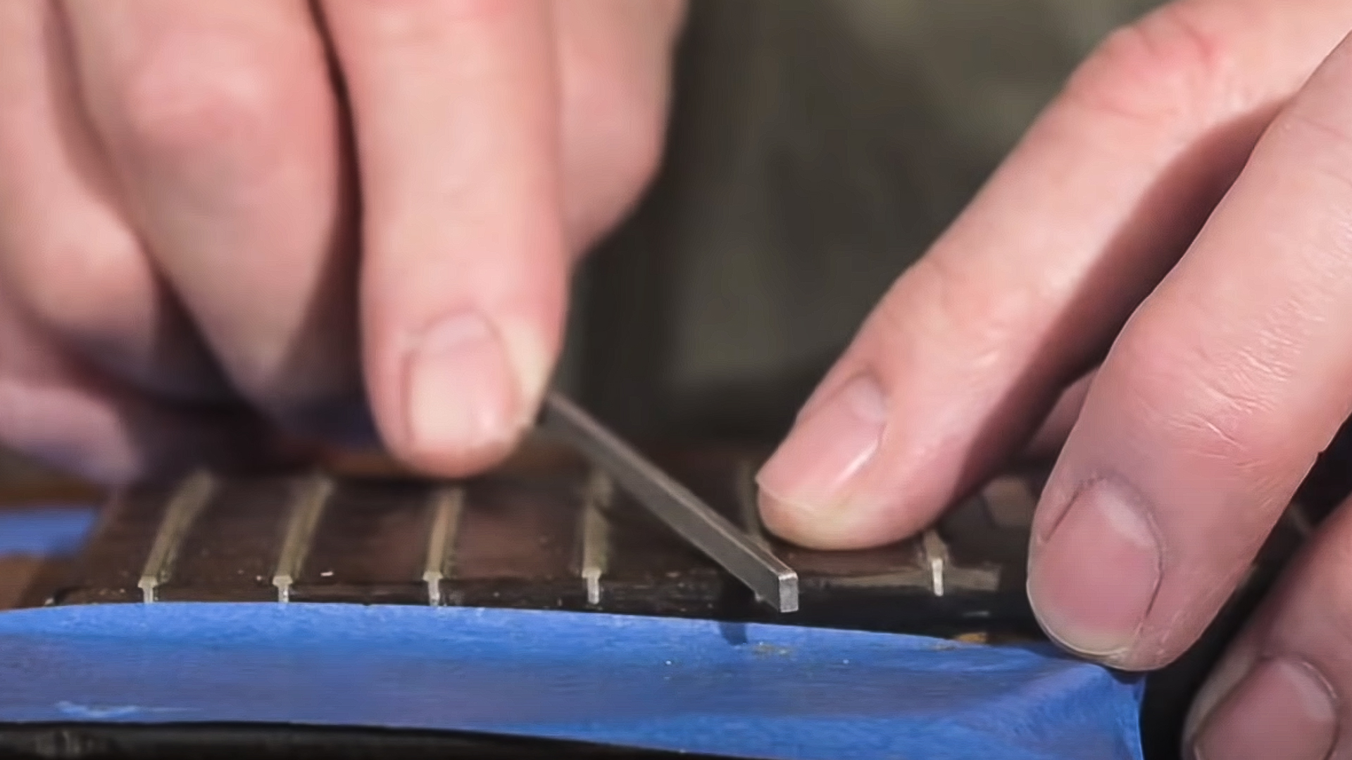 Lime d'habillage des extrémités de frettes