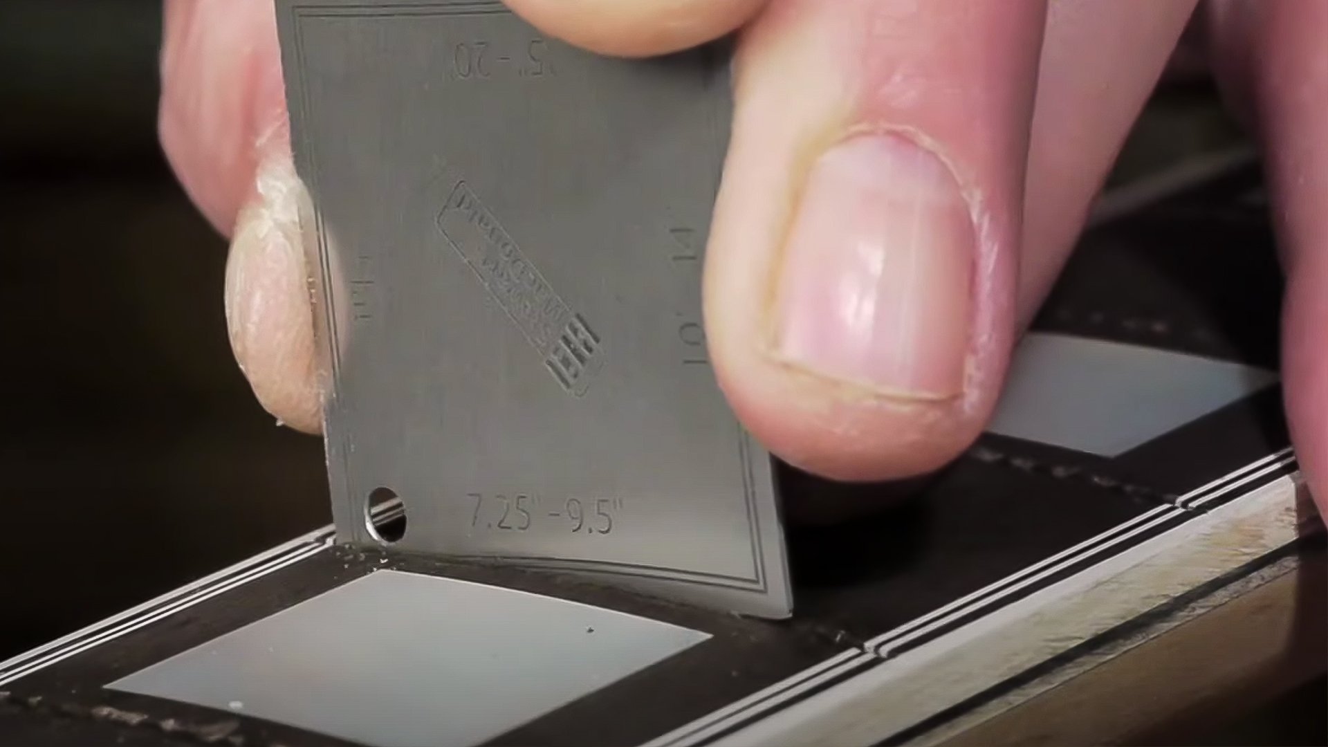 Gabarit de profondeur pour rainure de frette