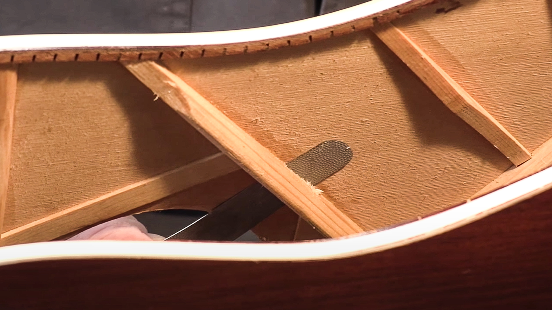 Peau de requin : coupe agressive sans rayures profondes