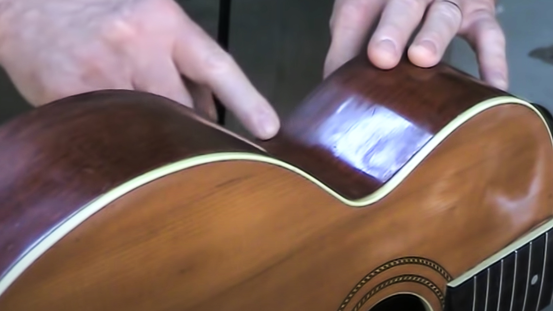 Shellac pour le polissage français d’une finition guitare