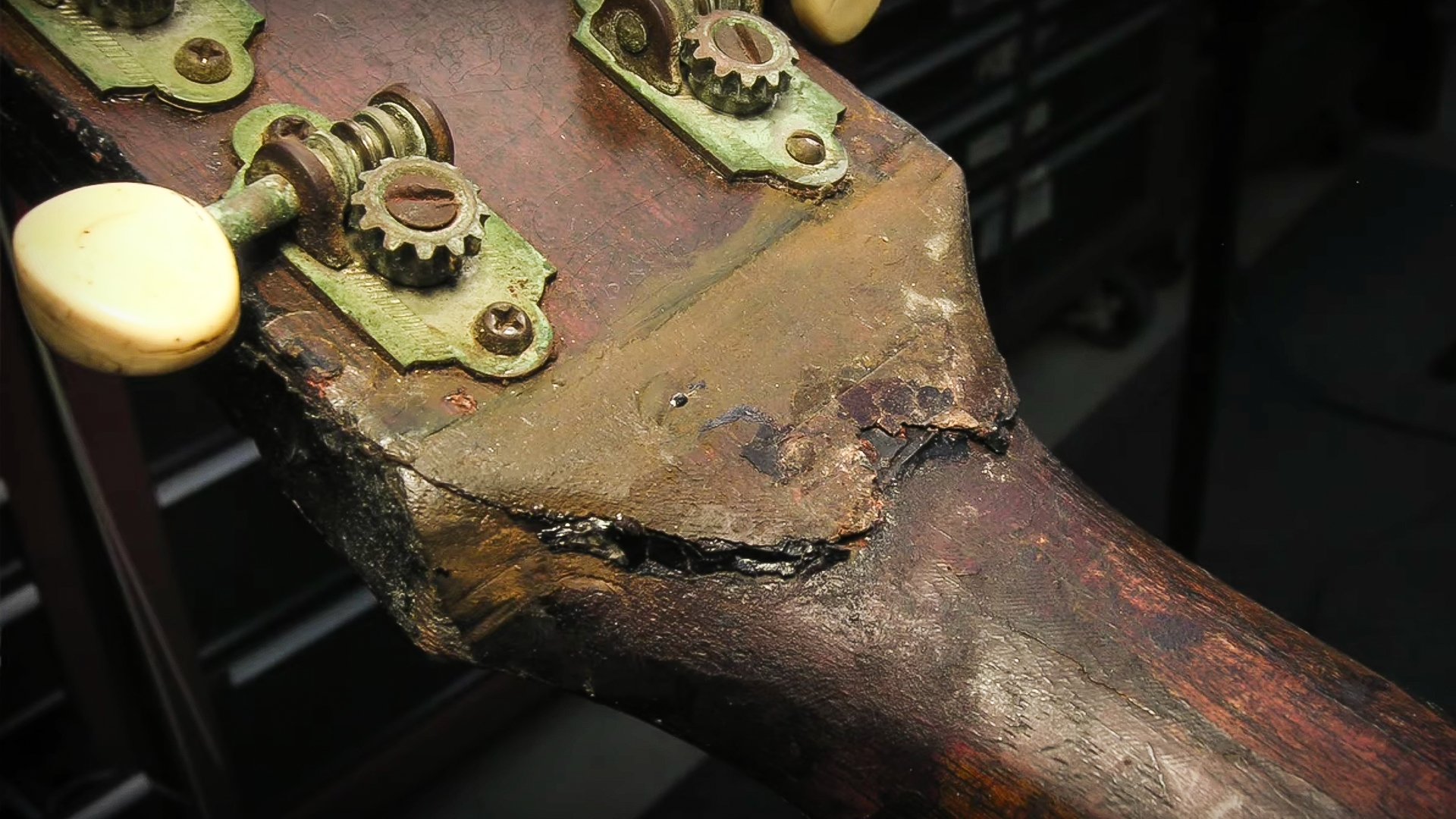 Attaches de poignée pivotantes pour la réparation et la construction de guitares