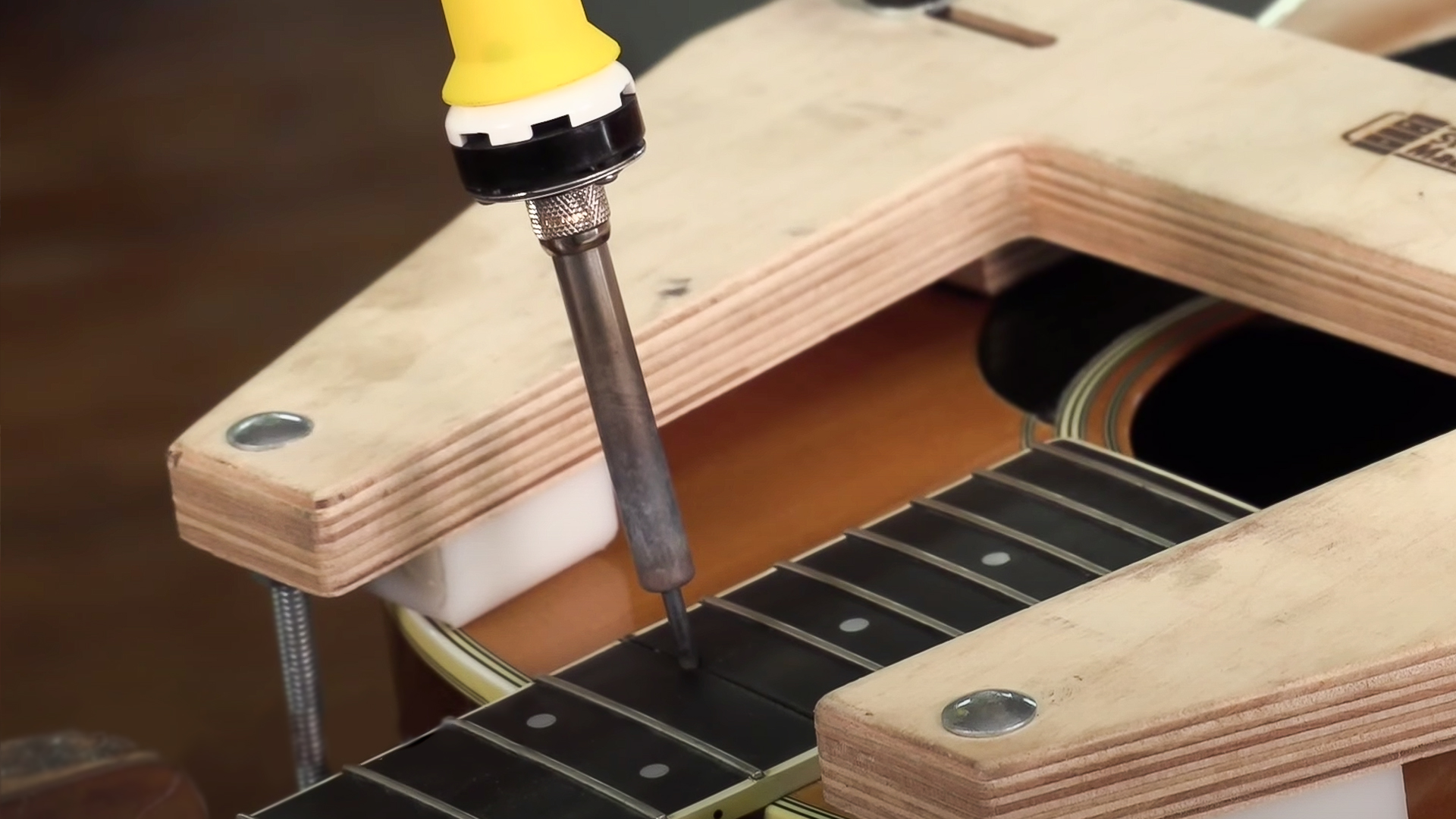 Le HeatStick : retirez les manches collés sans vapeur nocive