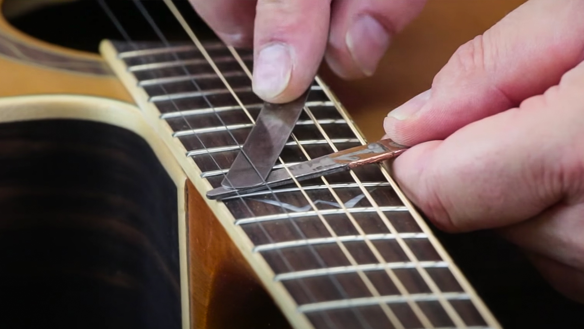 Démonstration de Nut and Saddle Sander par Roberto Fontanot