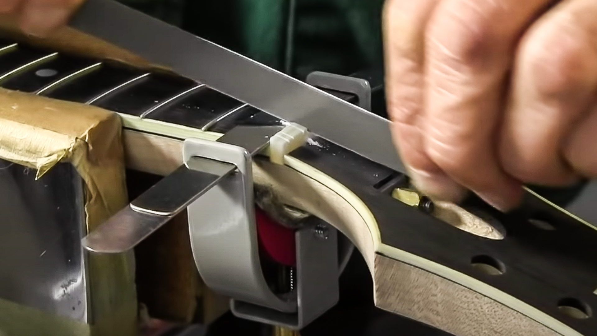 Protection d’écrou de guitare à rainure de sécurité