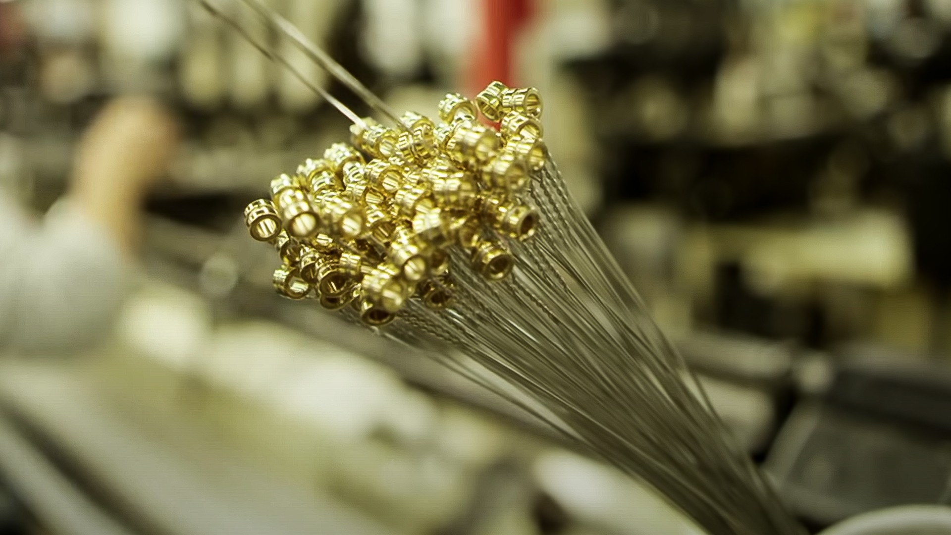 Visite de l’usine d’Addario : un guide du fonctionnement intérieur de la corde de guitare