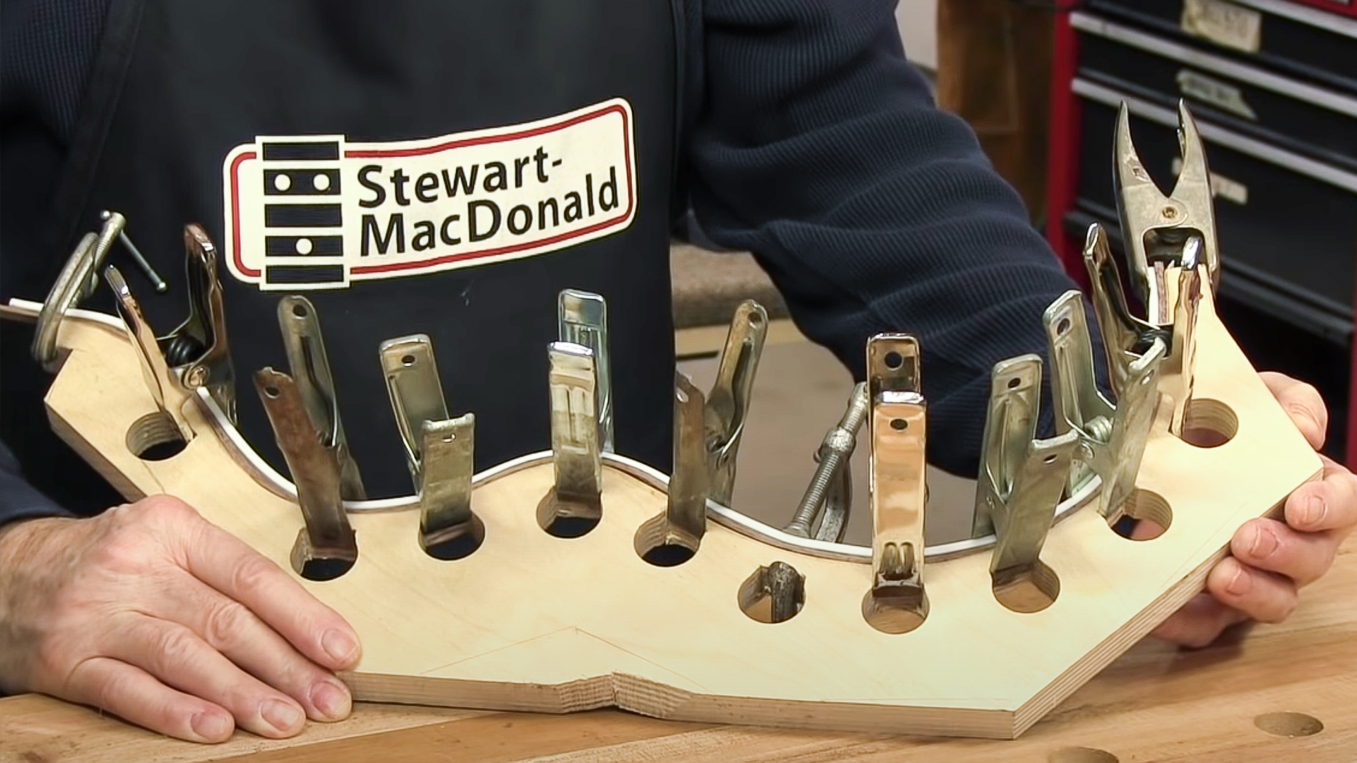  bindings en noyer personnalisées pour une guitare allemande 1,00s