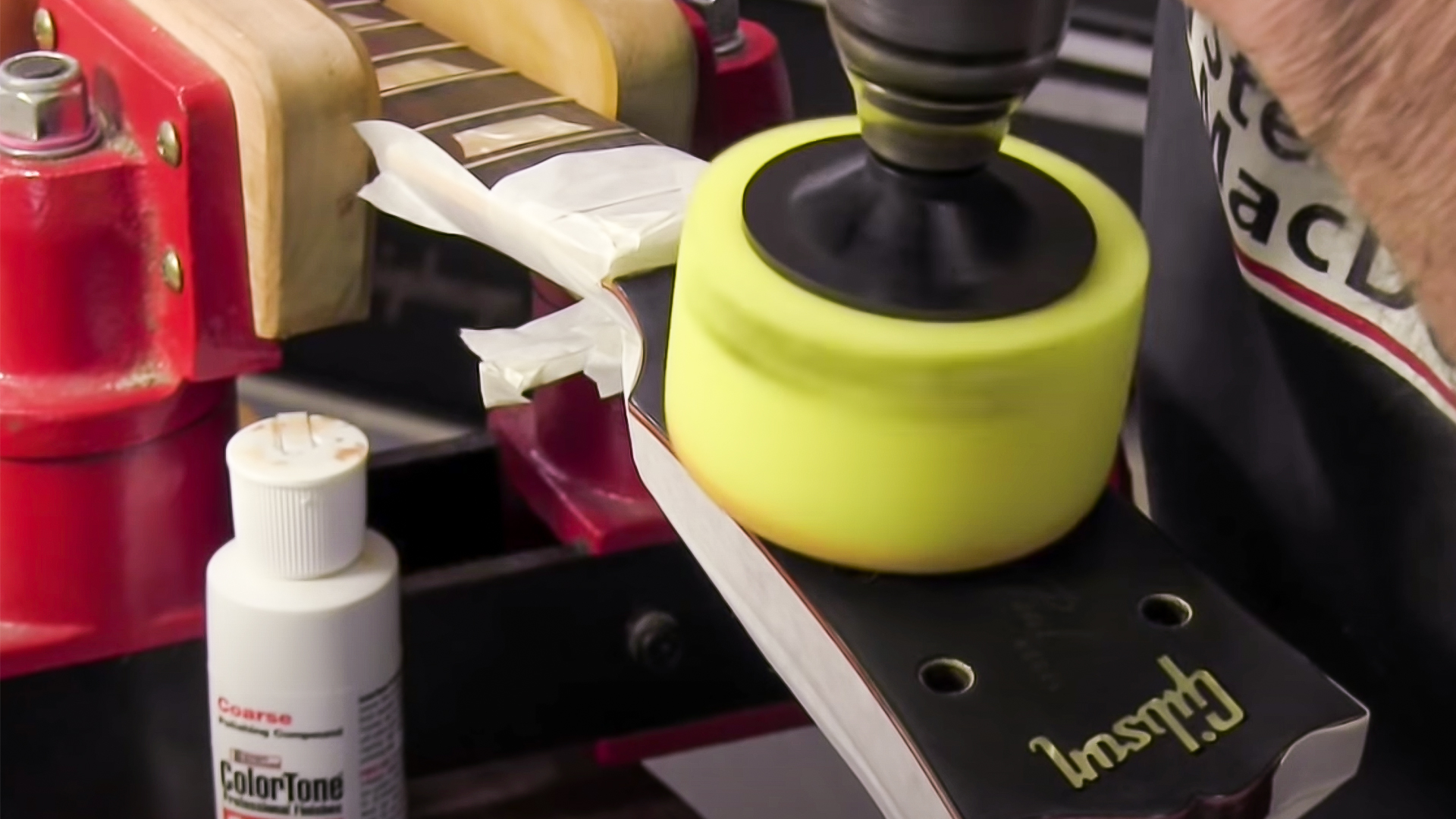 Finition brillante à l’aide de tampons de polissage en mousse