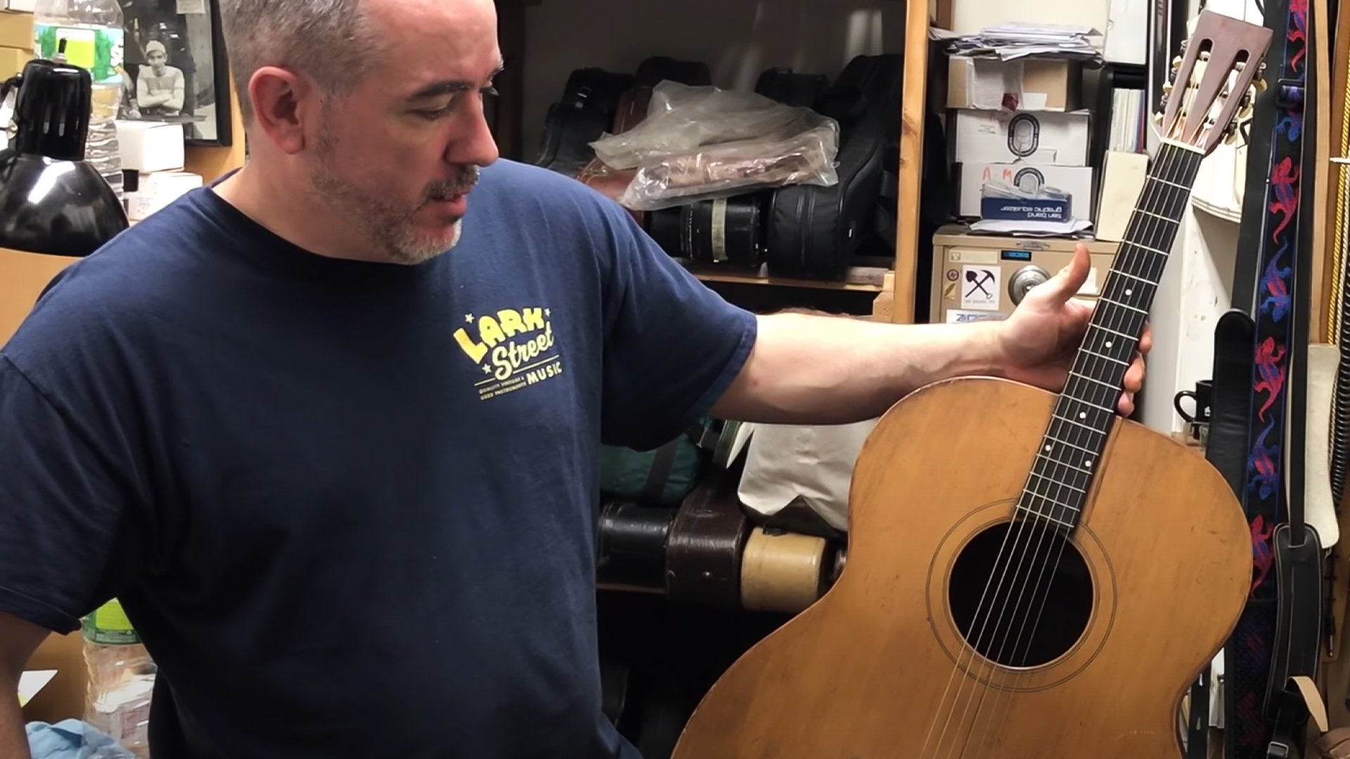 Conseils de réparation de guitare de Ian Davlin, Lark Street Music