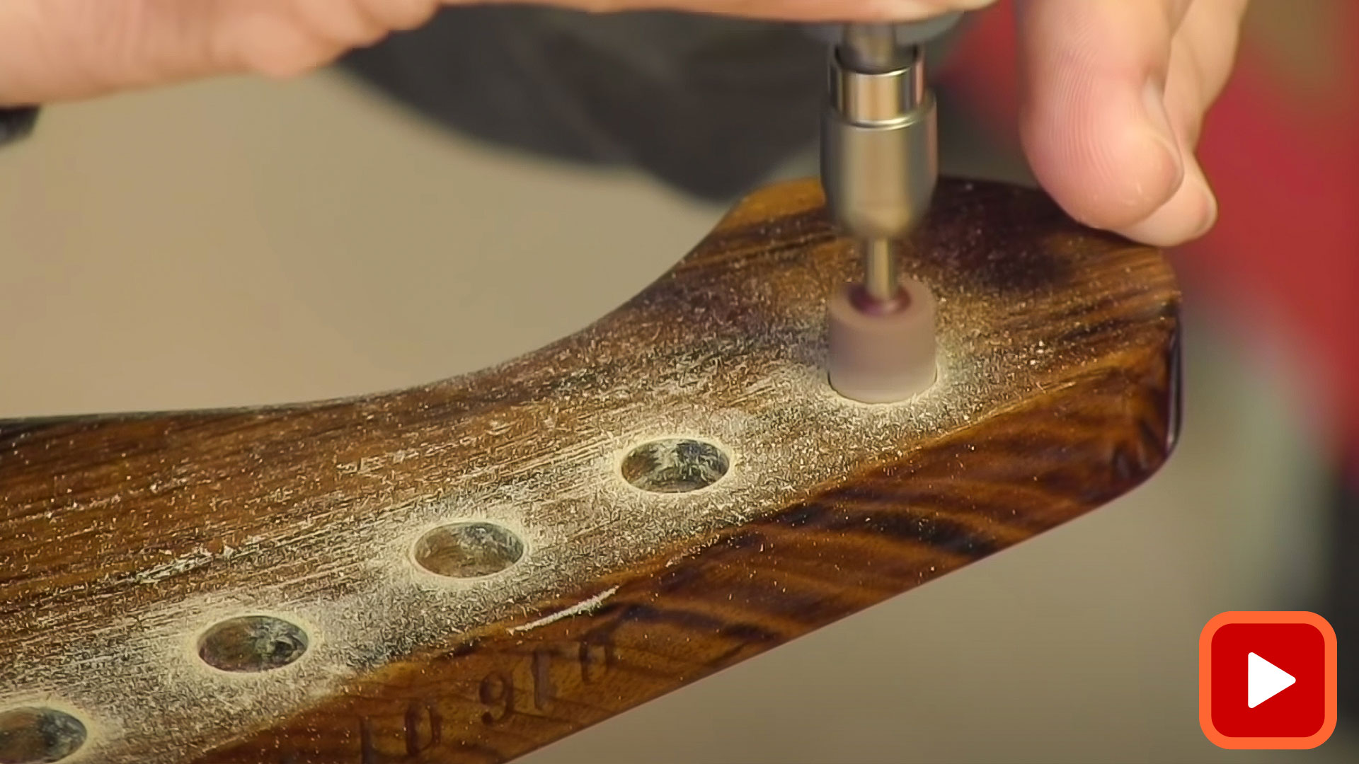 Outil de dremel pour retirer la finition des trous du tuner