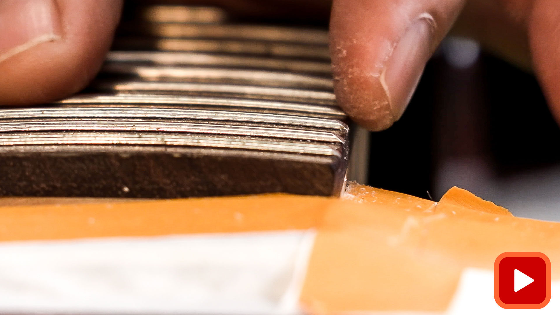 Les doigts qui ont l’impression d’être en contact avec la peau se terminent touche