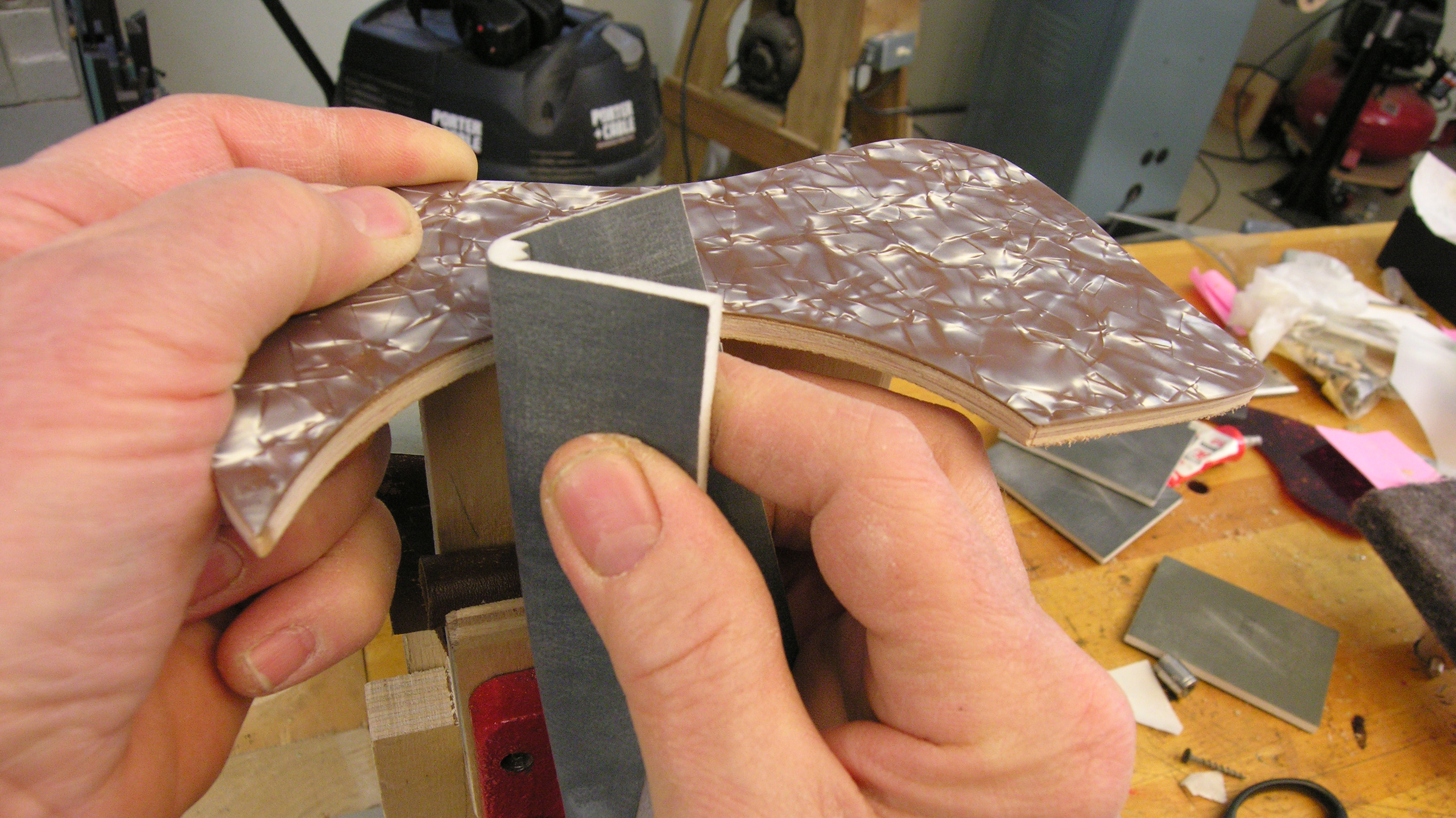 Faire un pickguard nacré avec une touche 1,50s