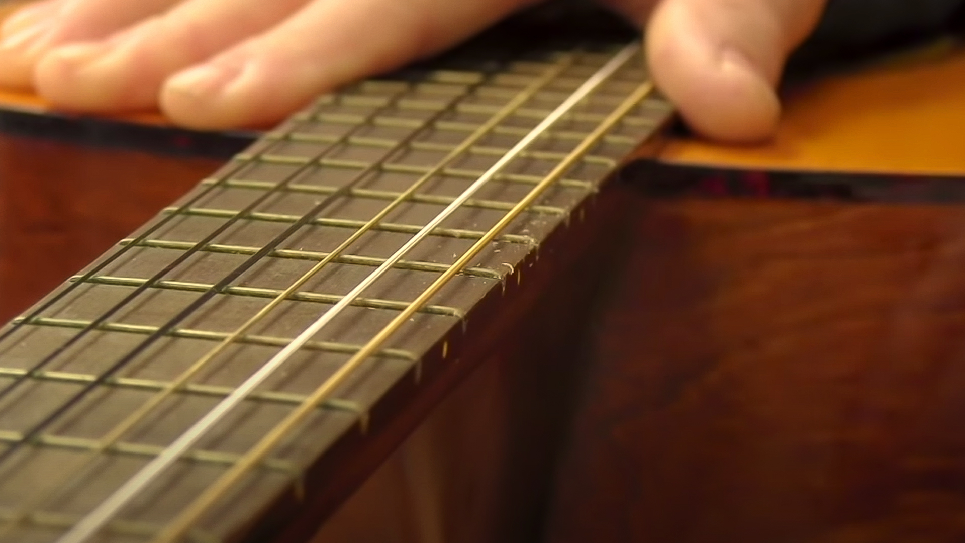 Courte vidéo : rendre le cou de la guitare plus confortable