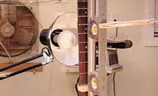 Clamper le manche verticalement