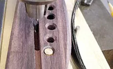 Pleine longueur à travers la fente