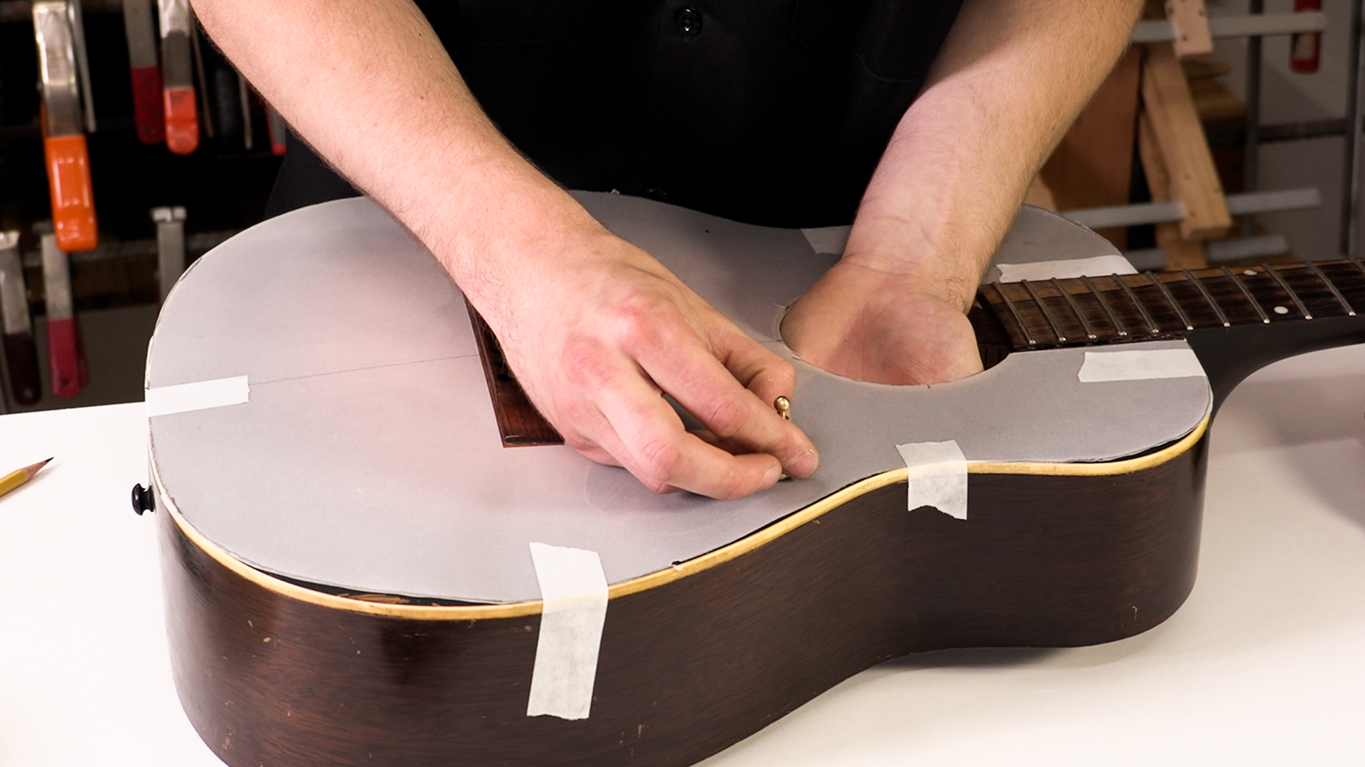 Tracez une guitare pour créer un duplicata