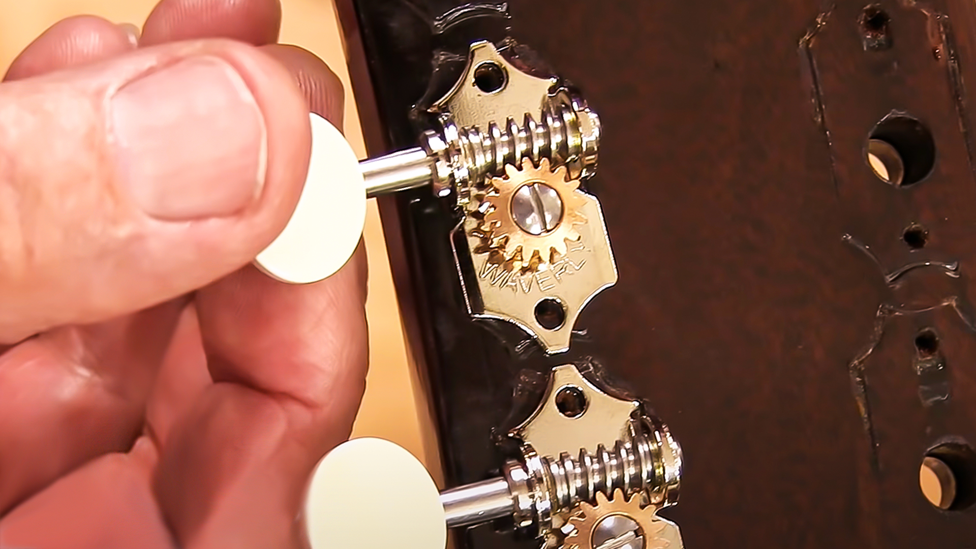 Problèmes de réglage résolus + une leçon de guitare !