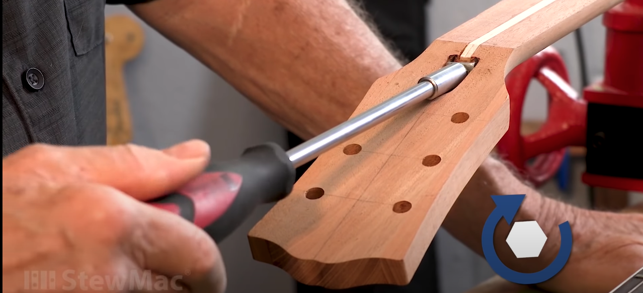 Serrage de la tige de réglage