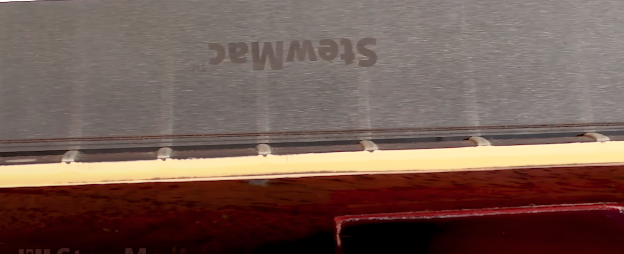 Col de guitare redressé